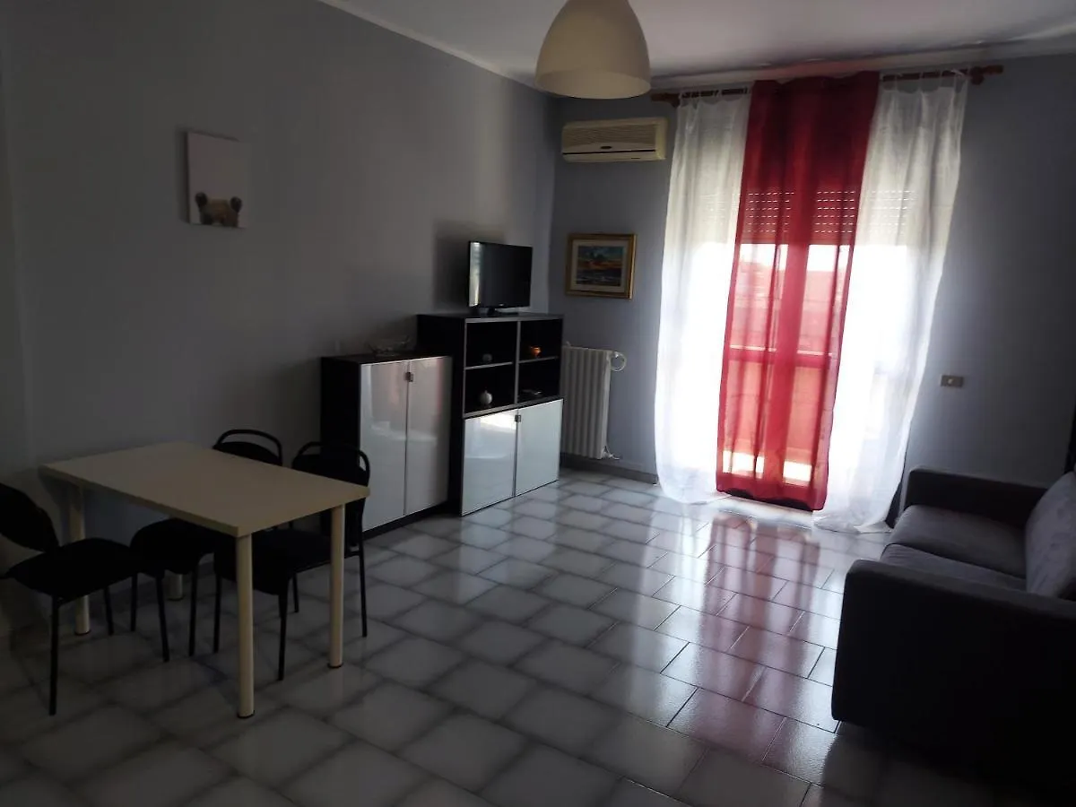 La Casa Al Cancello Rotto Bari 0*,  Italy